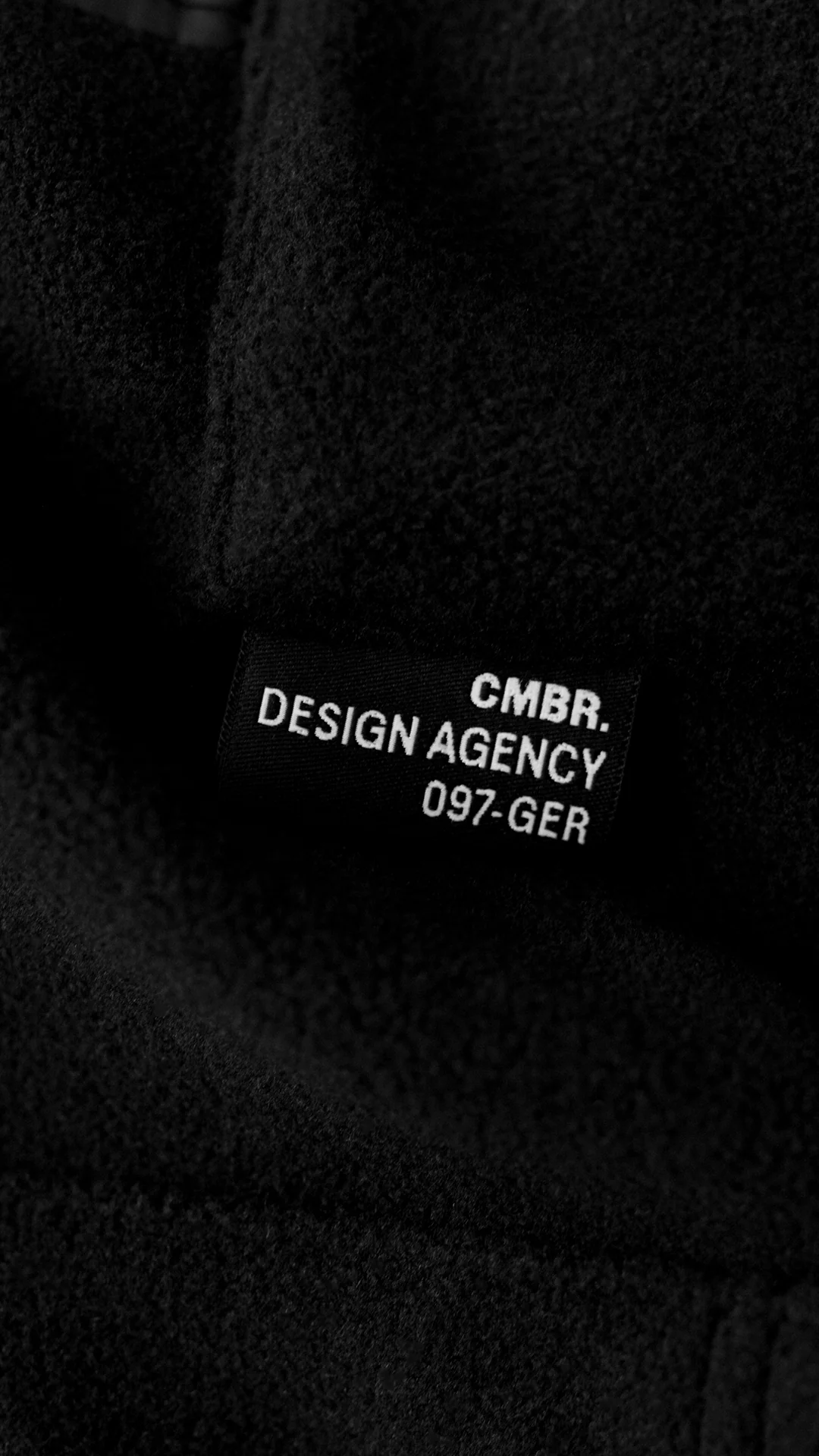 Polar Tech Zipper Black - Image 4